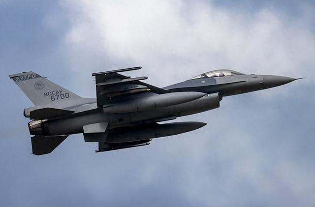 图为失事的F-16战机的资料图。 图源：台湾中时新闻网