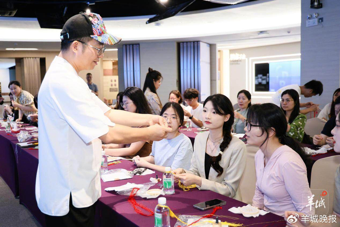 市民在广东公共文化场馆学习非遗技艺（通讯员供图）​