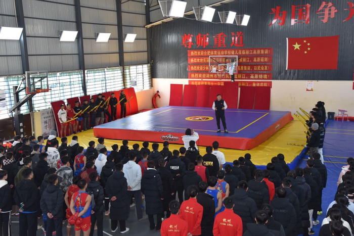 1月6日，2026年丽江高原武术散打集训营在M3散打基地正式开营。（丽江融媒记者 段玉菊 摄）