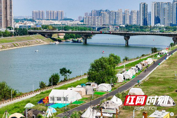 浏阳河鸭嘴公园露营地。