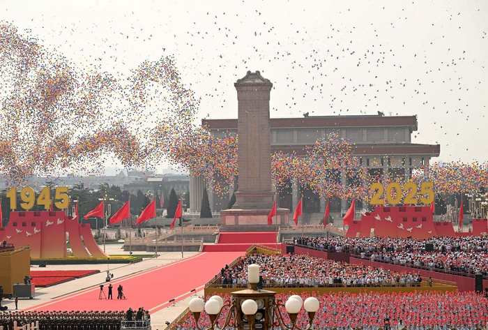 △2025年9月3日，纪念中国人民抗日战争暨世界反法西斯战争胜利80周年大会在北京隆重举行。
