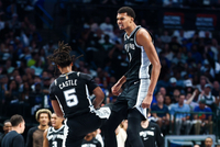 球队未来！文班亚马低位吸引包夹 甩传卡斯尔空切双手暴扣！