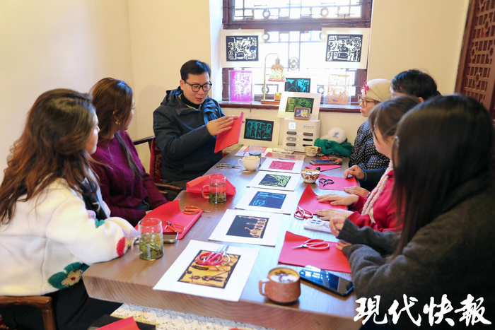 刘冠玉分享剪纸技艺