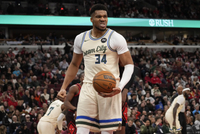 雄鹿东部第十一无碍！字母哥获209万+票 高居东部票王