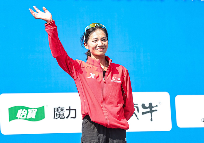 　　黄菲在去年才真正转型成职业跑者，她在去年10月份的高光表现，也引发不少讨论。 资料图