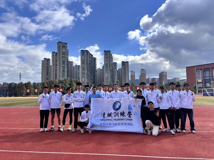 　　像温敏这样创办线下训练营的职业跑者还有不少，他们也在寻求赛场之外更多长久维持训练和比赛的经济来源。