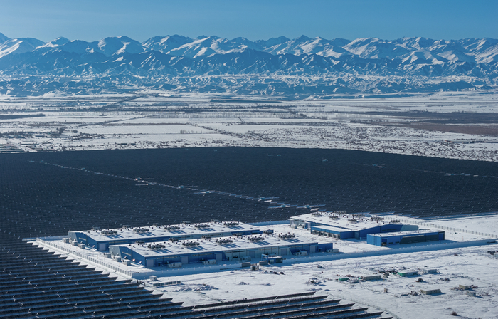 三峡集团新疆吉木萨尔全钒液流储能电站。