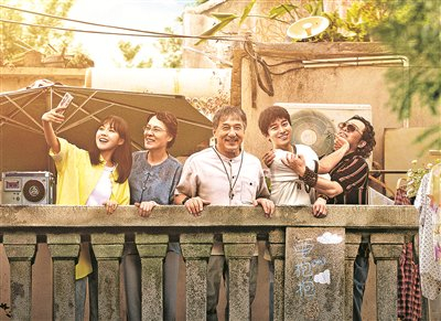 电影《过家家》宣传海报。