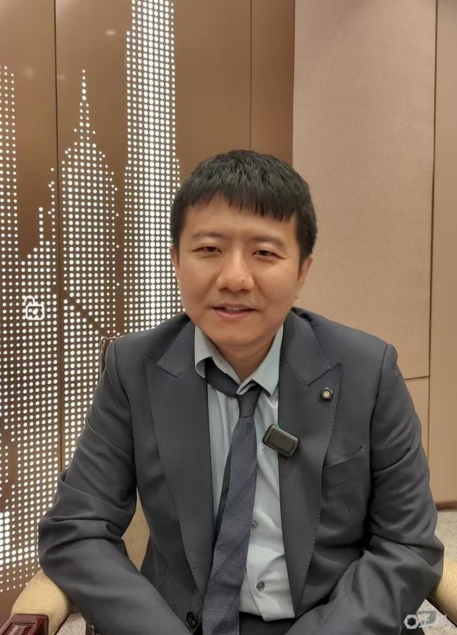 解放日报 从国际奥数金牌到“华人菲尔兹奖”,专访邓煜:如果不做数学家可能写科幻小说