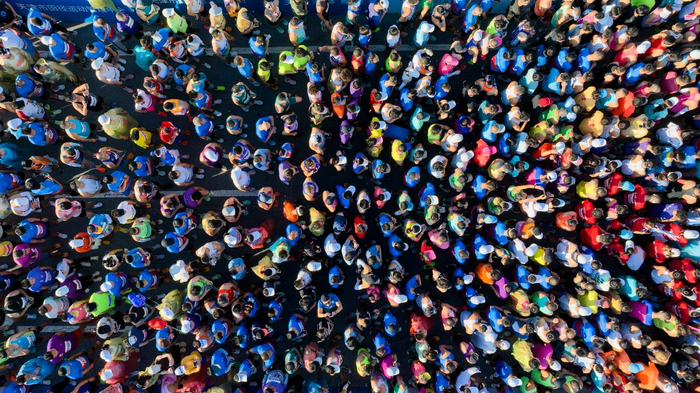 　　中国马拉松圈中的非体制内职业跑者，据不完全统计，数量差不多在200人左右。