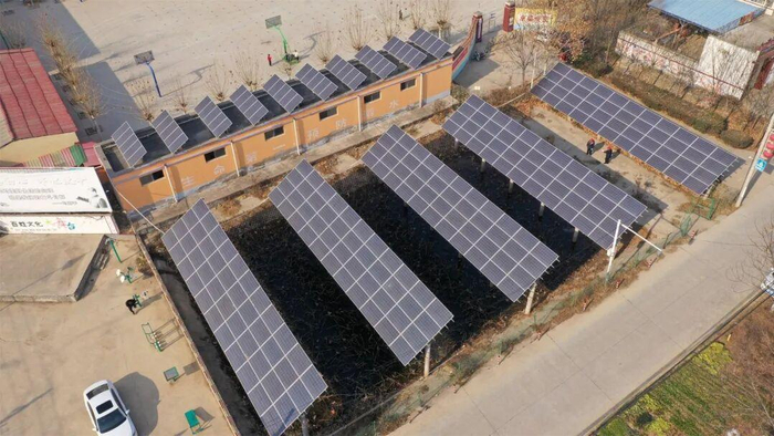 河南鄢陵县陈化店镇所村的光伏设备。图源：河南日报