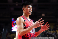 今天状态不错！陈国豪半场5中3&amp;三分3中2拿到8分1板