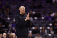 美记：国王主帅克里斯蒂目前帅位稳固 对他来说目前是试用期