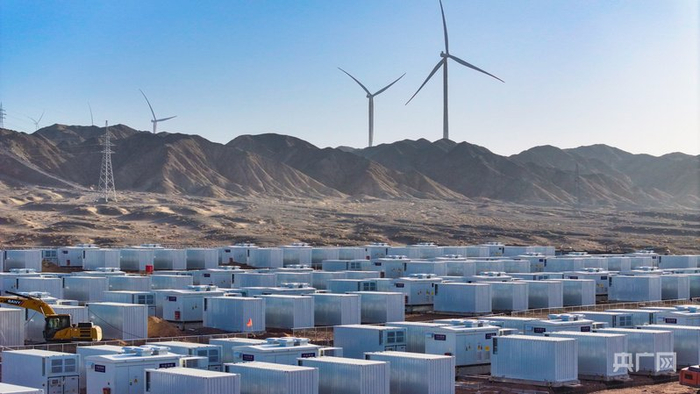 　　高台县北部滩300MW/1200MWh独立储能电站项目现场（央广网记者 魏晋雪 摄）