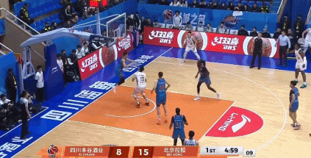 上来先来一波！邹雨宸篮下强起打成2+1 北控一波13-0领先四川10分