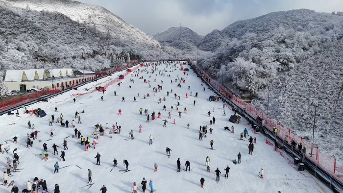 大围山​冰雪运动体验中心。景区供图