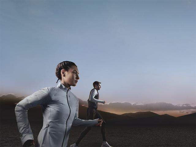图示：Salomon FALCON FLY高端竞训跑服系列