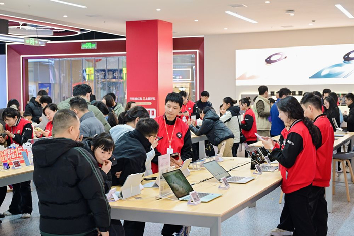 　　2026年“国补”上线首日，京东MALL重庆店迎来消费热潮。新华社记者 李晓婷 摄