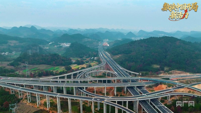 高速路網(wǎng)織密，平塘“快進慢游”交通網(wǎng)絡(luò)全面成型（央廣網(wǎng)發(fā) 平塘縣融媒體中心供圖）