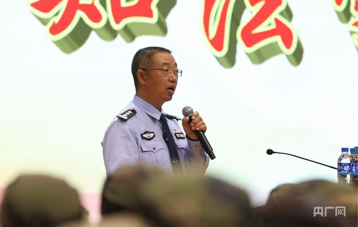 十多年來，輝哥頭發(fā)已經(jīng)泛白（央廣網(wǎng)記者 魏文青 攝）