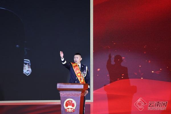 昆明市公安局特巡警支隊云豹突擊大隊副大隊長劉浪作分享。