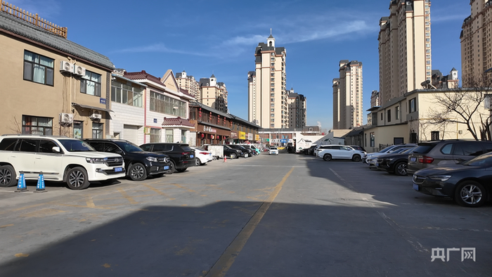 規(guī)劃整齊有序的停車位（央廣網(wǎng)記者 魏晉雪 攝）