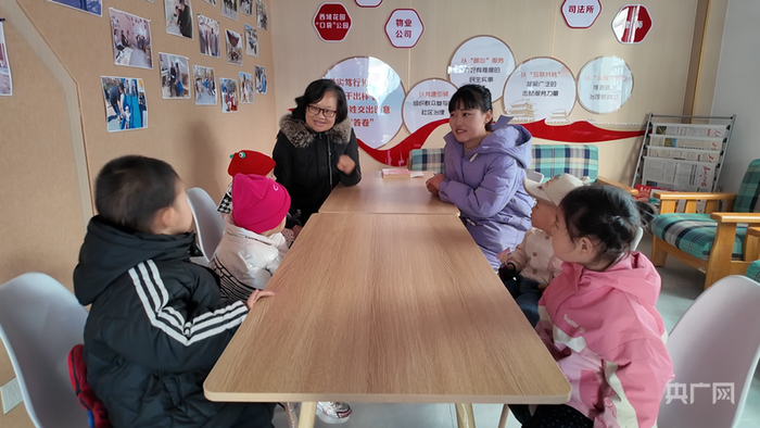 社區(qū)活動室笑語不斷（央廣網(wǎng)記者 魏晉雪 攝）