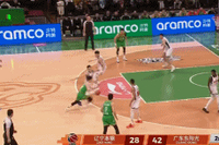 完成止血！王岚嵚突破对抗大拉杆上篮打成2+1