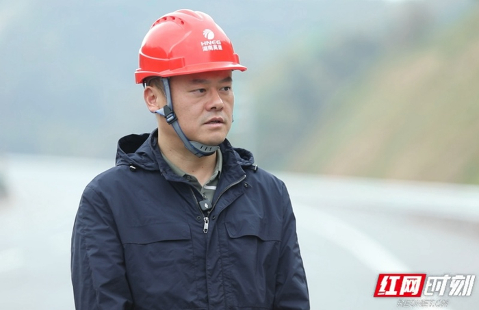 湖南省洞天安溆高速公路建設(shè)開發(fā)有限公司洞天分公司黨支部書記、總經(jīng)理李釗。