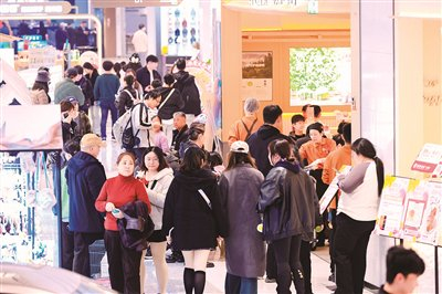 集地广场以众多首店吸引客流。