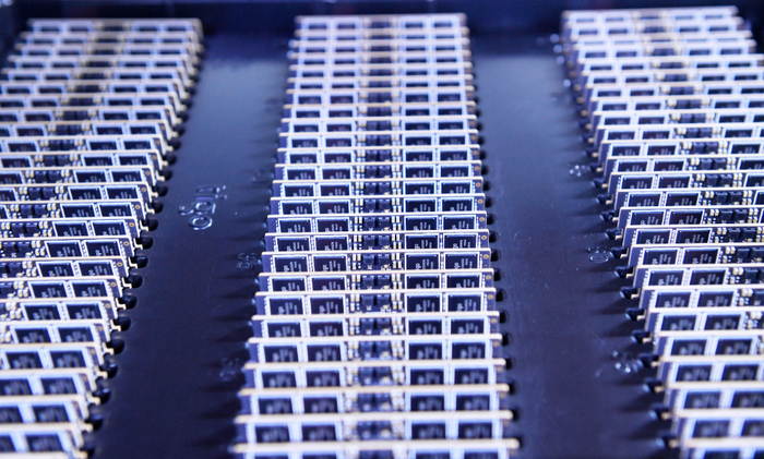 2024年5月27日在广西南宁泰克半导体有限公司拍摄的内存条。新华社记者 金皓原 摄