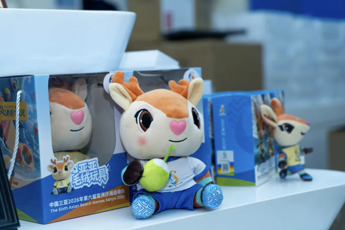 以三亞亞沙會(huì)吉祥物“亞亞”為原型制作的特許商品。圖源：三亞亞沙會(huì)官網(wǎng)