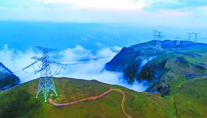 昆柳龙直流工程将云南的清洁绿电源源不断送往广东和广西的用电负荷中心。