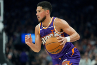 微微出汗！布克全场14中5拿到17分3板8助 正负值+16