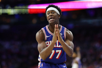 进攻还是不太好！埃奇库姆半场18分钟仅拿6分 7中2&amp;三分3中0