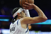 活力十足！布莱克半场6中5贡献14分4板4助 三分2中1