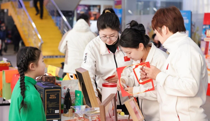 場外互動(dòng)區(qū)。