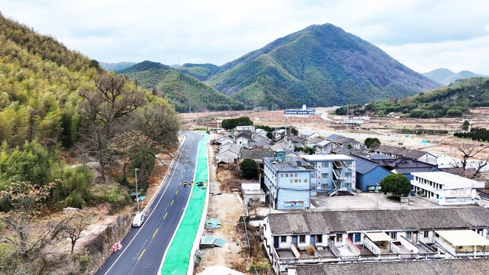 S312北侖至嵊州公路奉化區(qū)連山快速路鳥瞰圖。