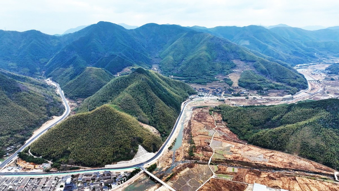 S312北侖至嵊州公路奉化區(qū)連山快速路鳥瞰圖。