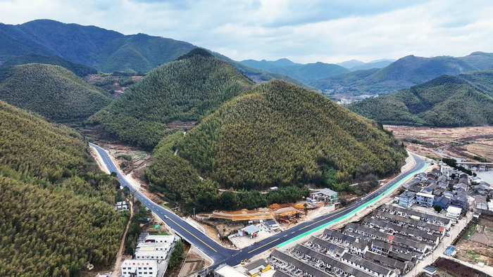 S312北侖至嵊州公路奉化區(qū)連山快速路鳥瞰圖。
