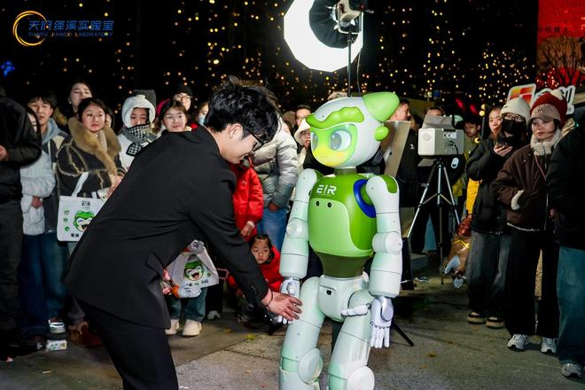 ▲全球首款情感交互人形机器人爱湫