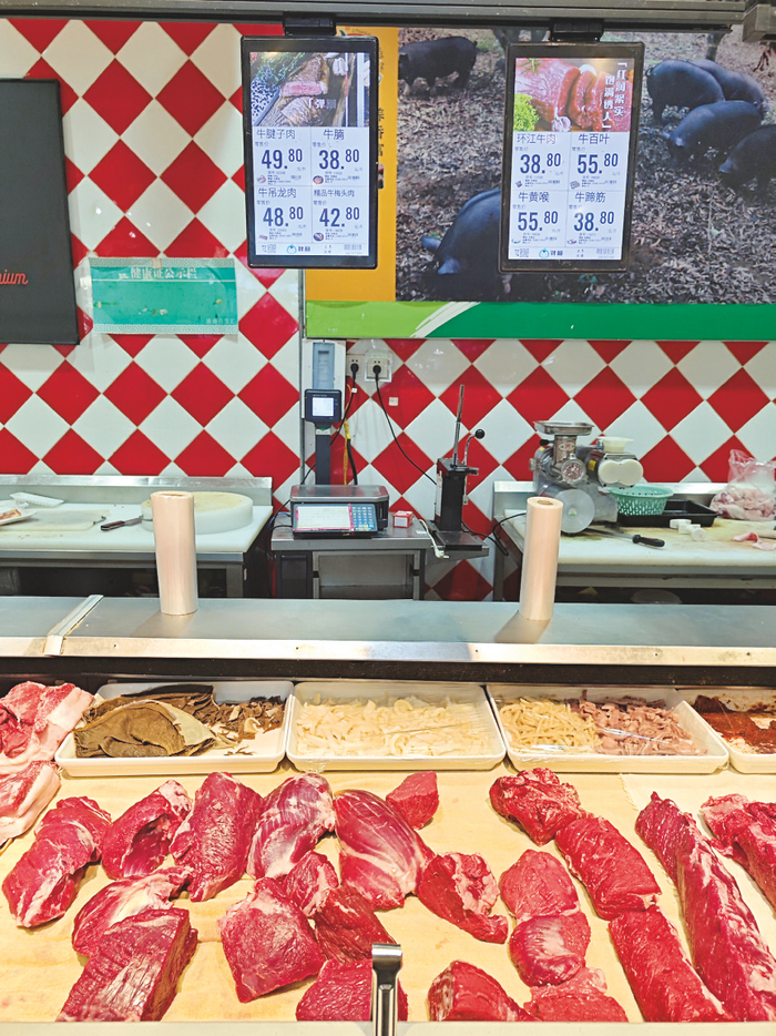     ▶超市里待售的牛肉。    本报记者黎兆齐 摄