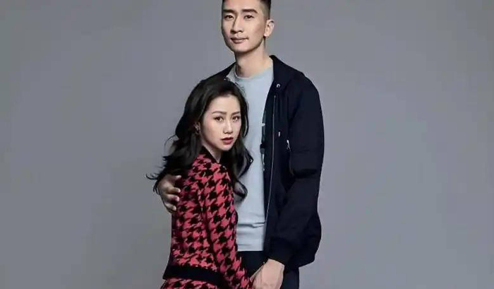 近日陈露公开与某国内知名品牌合作的照片，她的新身份也随之披露——成为该高尔夫品牌中国区的代理人，如今带着产品返回国内推广事业。从昔日风光无限的名模，到贤慧伴侣，再到如今勇敢重新出发闯荡商海，陈露的转型令人敬佩。值得一提的是，即便有条件选择安稳生活，甚至在与孙悦分开后可获得一定经济保障，为了孩子及未来，她毅然决然地投身新领域，走出一条属于自己的路。这位昔日被誉为CBA最美太太的女性，用行动诠释了何为真正的坚韧与魄力，赢得了众多人的尊重与赞赏。