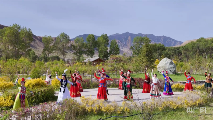 裕固族舞蹈（央廣網(wǎng)記者 魏晉雪 攝）