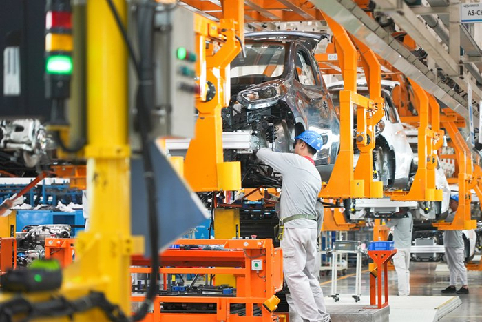 汽车生产线 程昊摄