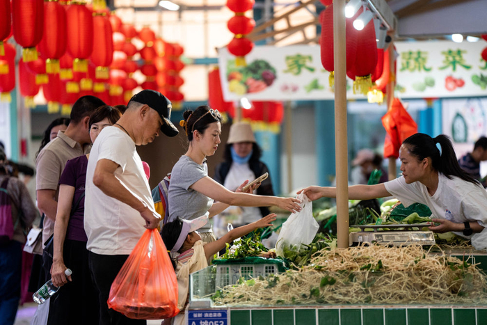 以怀旧风为主题的云南昆明篆新滇池菜市 胡超 摄