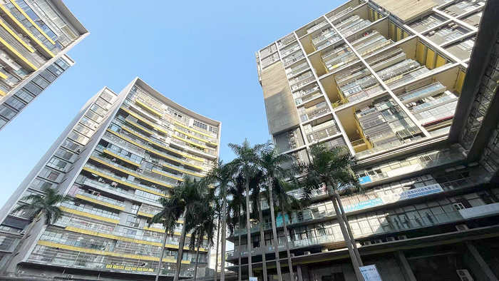     欧景城市广场小区老旧电梯实现更新。    本报记者佟博 摄