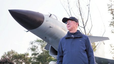 　　在1月11日歼-20首飞15周年前夕，谢品专门去了一趟成飞航空主题教育基地。徐瑛蔓 摄