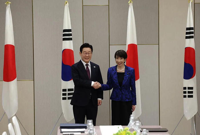 1月13日，韩国总统李在明在日本奈良与日本首相高市早苗会面。