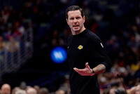 急需调整！湖人赛季前19场打出16胜3负 近18场仅8胜10负